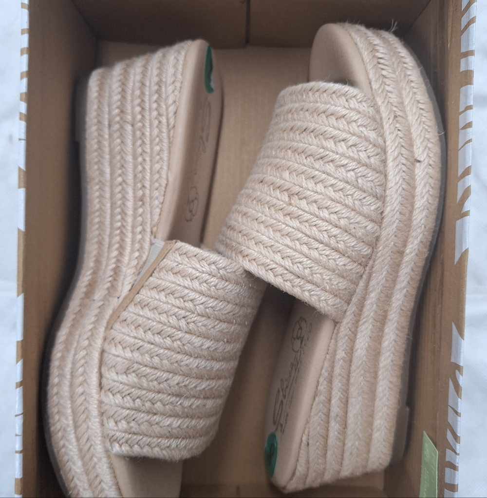 Sbicca Beige Woven Espadrille Platforms. Size 8.